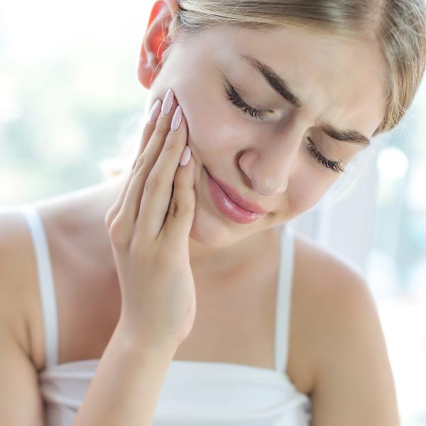 woman with jaw pain